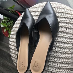 🌸 5 for $20 
Mule kitten heels 🤩